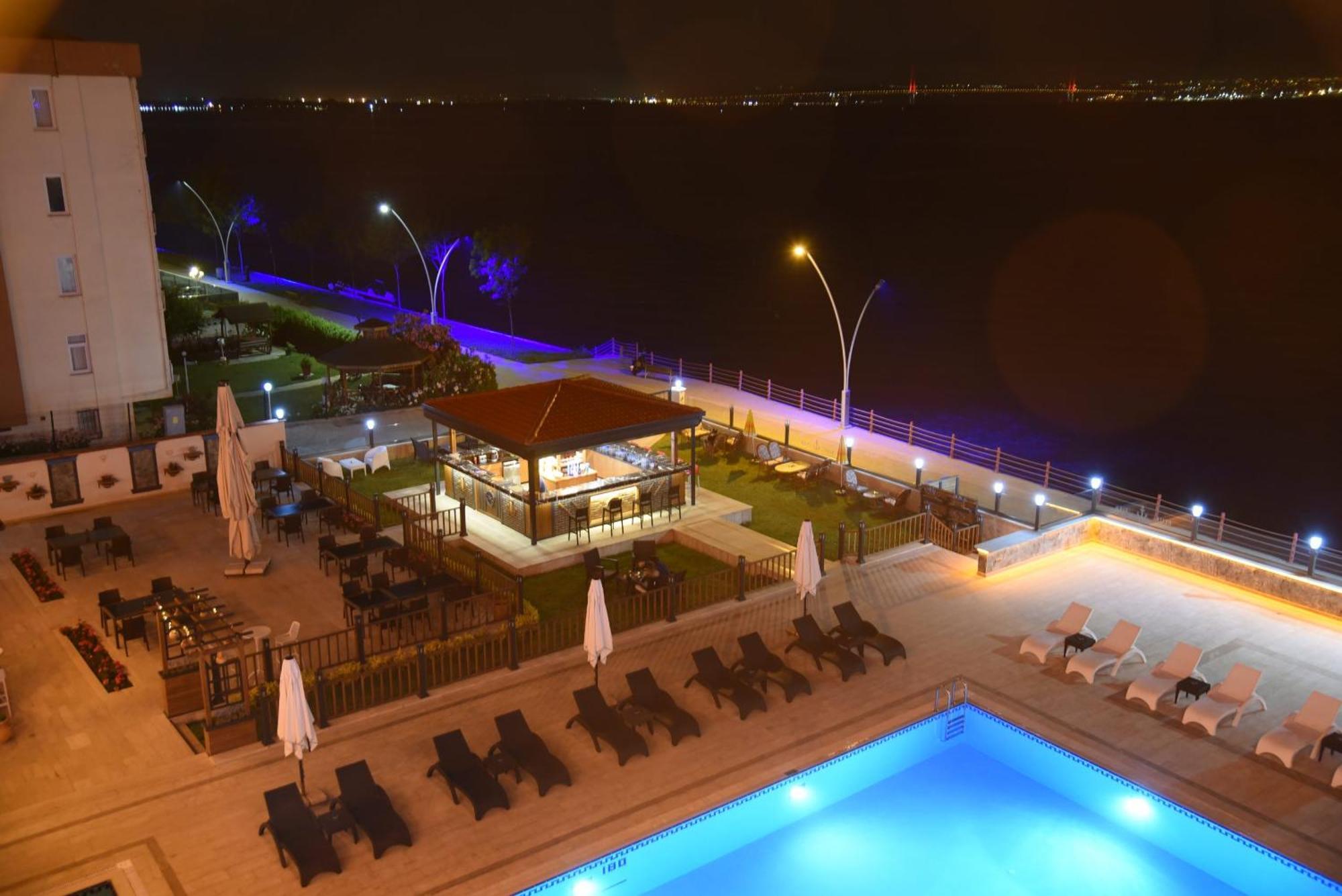 Blue Pier Hotel Kocaeli Esterno foto