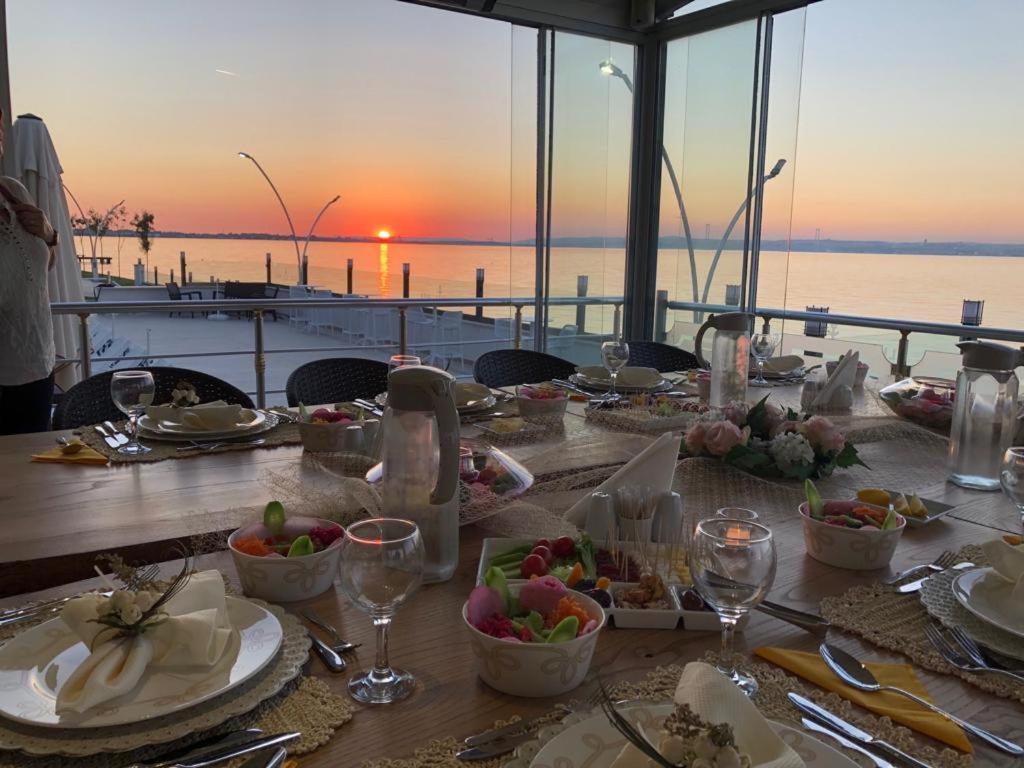 Blue Pier Hotel Kocaeli Esterno foto
